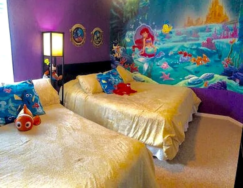 CLEAN! Themed rooms, HUGE pool,private yard, GREAT reviews, Game room, FreeGrill in Kissimmee, Florida, United States — photo 4