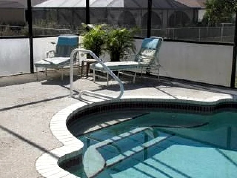 SPACIOUS HOME WITH HEATED POOL in Port Charlotte, Florida, United States — photo 2