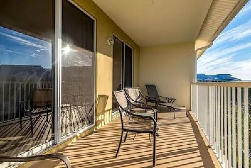 upscale 4 bedroom waterfront beach house in Ruskin, Florida, United States — photo 2