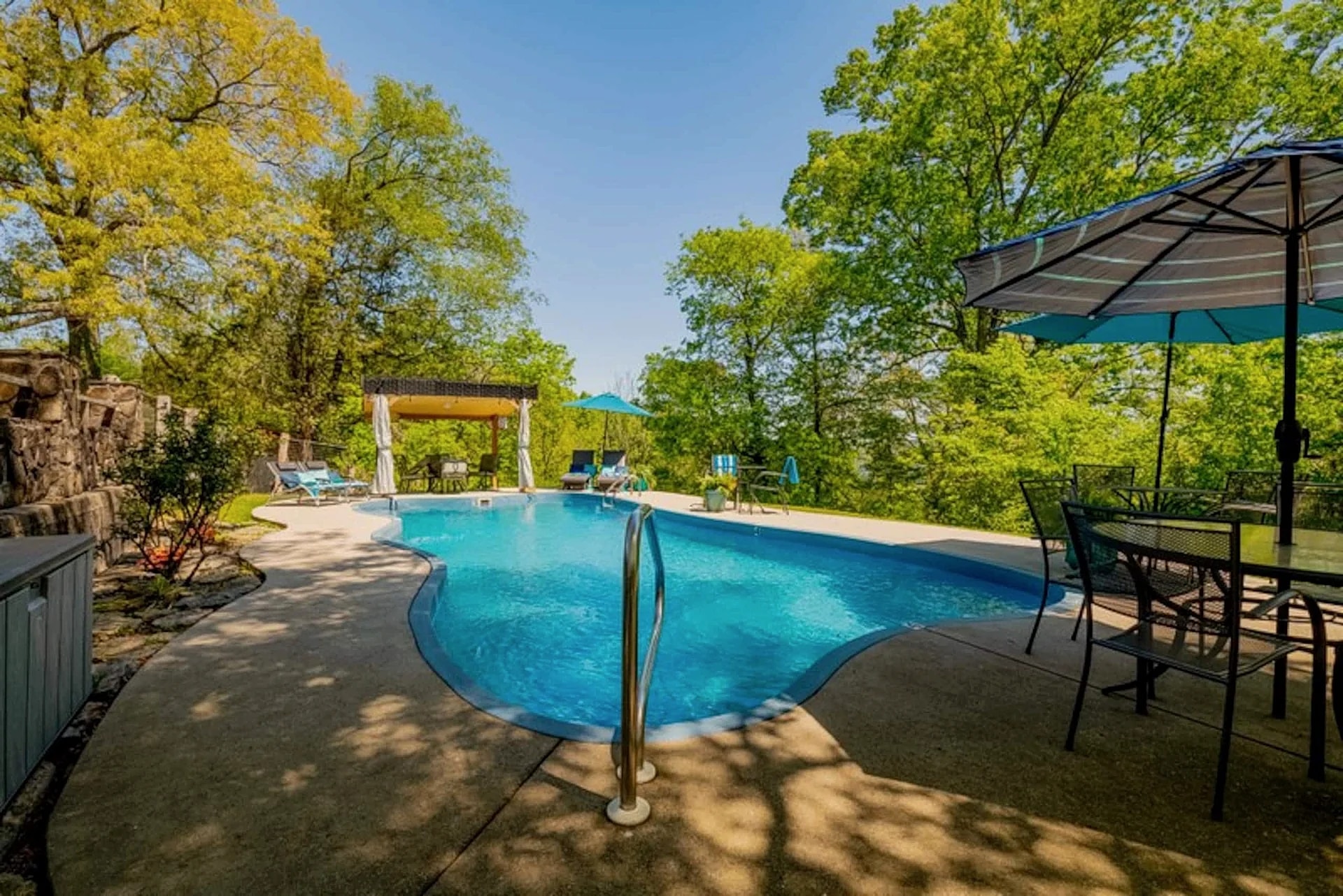 Perfect for Reunions & Retreats! Gorgeous Mtn VIews! in Chickamauga, Georgia, United States — photo 3
