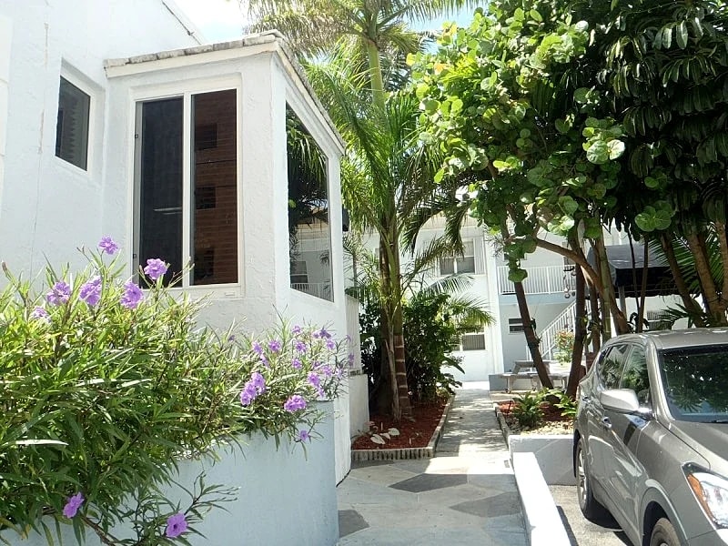 Beach Art Deco Cottage - Hollywood Beach, Florida in Hollywood, Florida, United States — photo 2