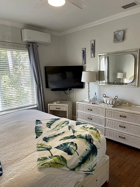 Beach Art Deco Cottage - Hollywood Beach, Florida in Hollywood, Florida, United States — photo 5