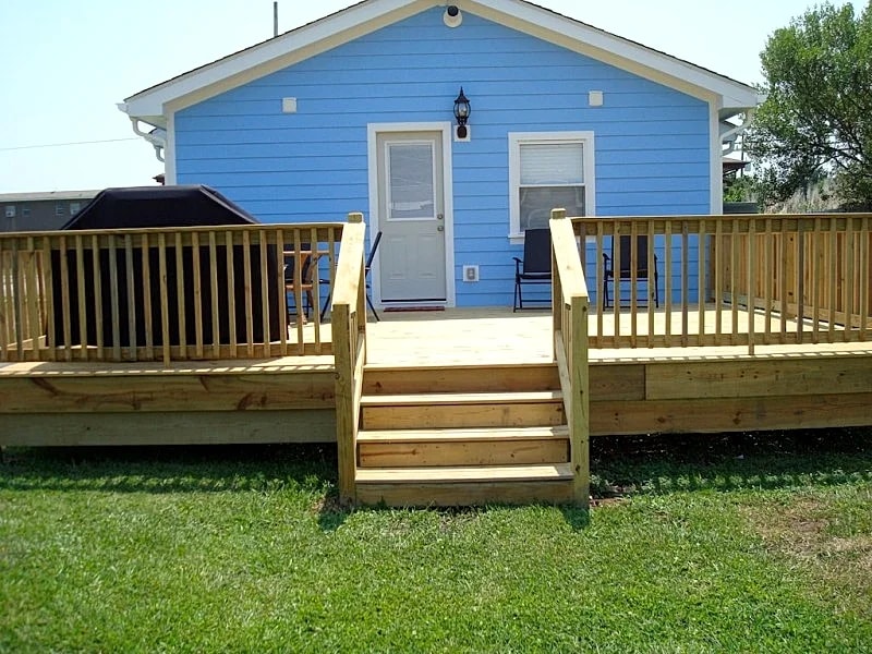 Luxury Beach Bungalow- Lots of upgrades- Free Wifi- Large yard and deck in Carolina Beach, North Carolina, United States — photo 3