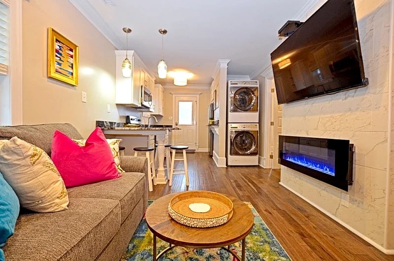 Adorable Beach Bungalow- All high end finishes- WIFI- BRAND NEW- Linens provided in Carolina Beach, North Carolina, United States — photo 4