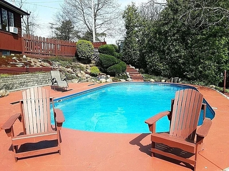Right On the Niagara River - River Access Dock - Pool - Hot Tub - Firepit...more in Grand Island, New York, United States — photo 3