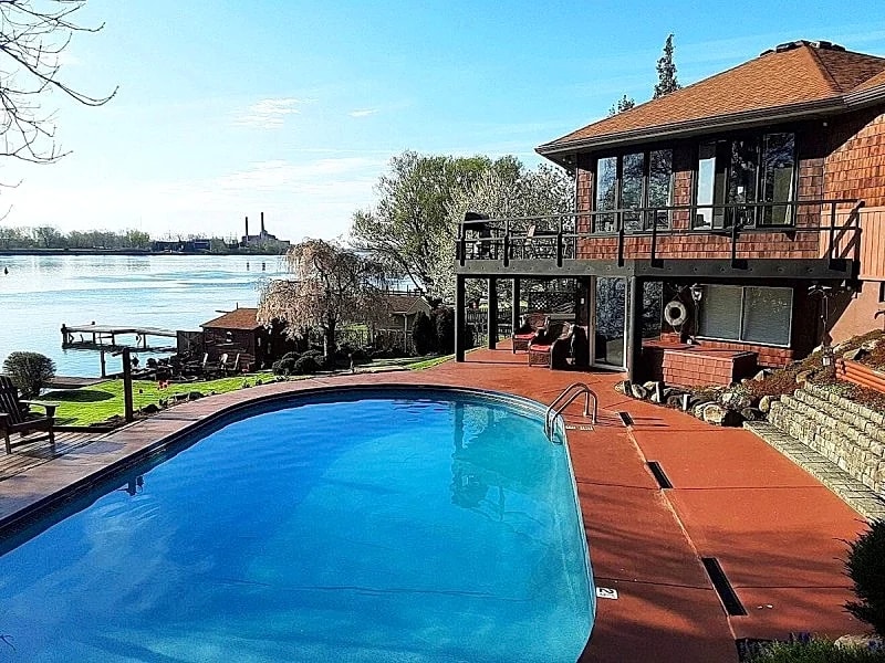 Right On the Niagara River - River Access Dock - Pool - Hot Tub - Firepit...more