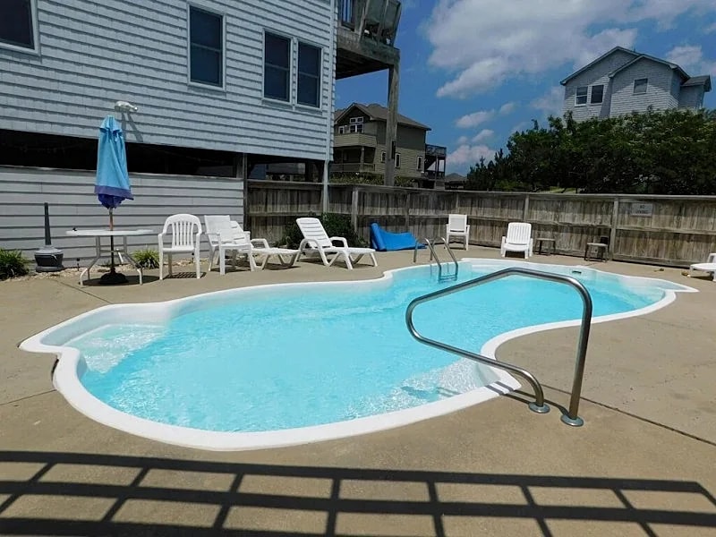 Socially distance, spacious home, Pri. Pool, volley ball, game rm. pets in Corolla, North Carolina, United States — photo 2