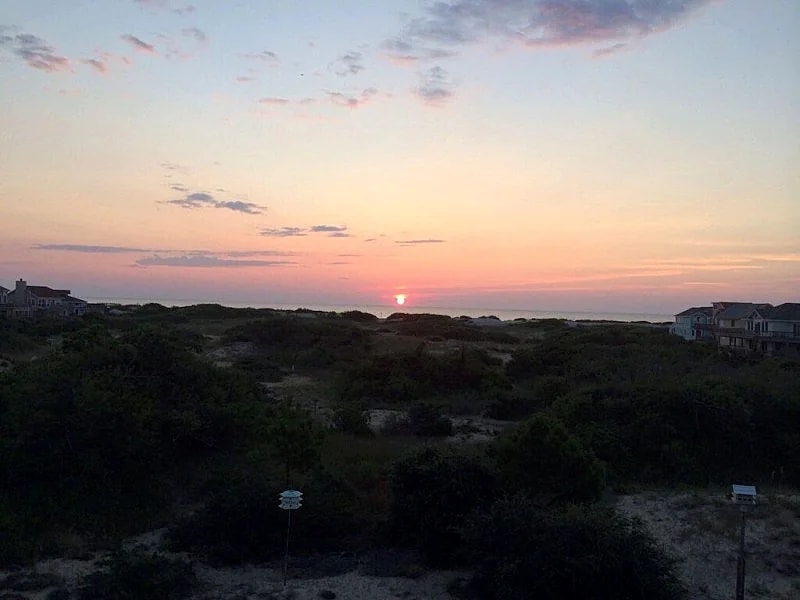 Socially distance, spacious home, Pri. Pool, volley ball, game rm. pets in Corolla, North Carolina, United States — photo 3