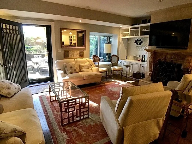 Luxury Beacon Hill 1050 Sf Condo With Private Patio/Garden And Private Entrance in Boston, Massachusetts, United States — photo 3