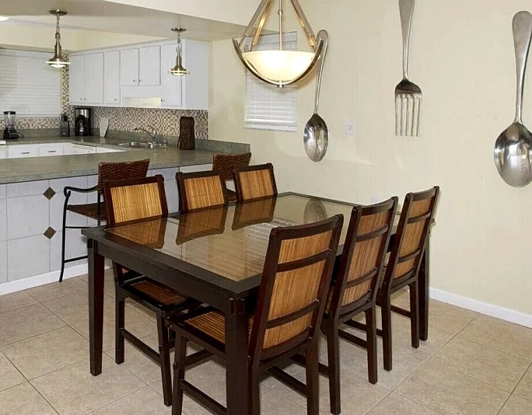 Spacious – Ground floor right on the Beach! in Satellite Beach, Florida, United States — photo 5