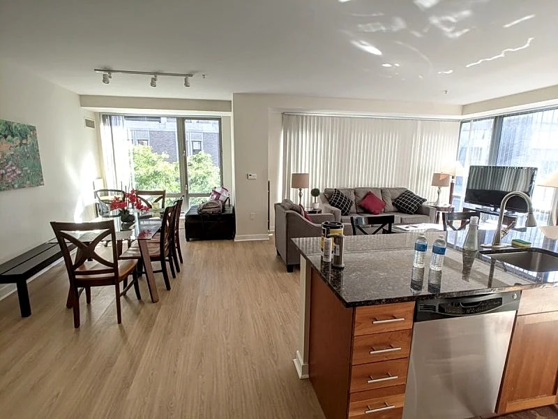 Spacious 2 Bed/Bath Apt Nearby MGH,MIT,Harvard, Washer/Dryer in suite, Modern Bd in Boston, Massachusetts, United States — photo 5