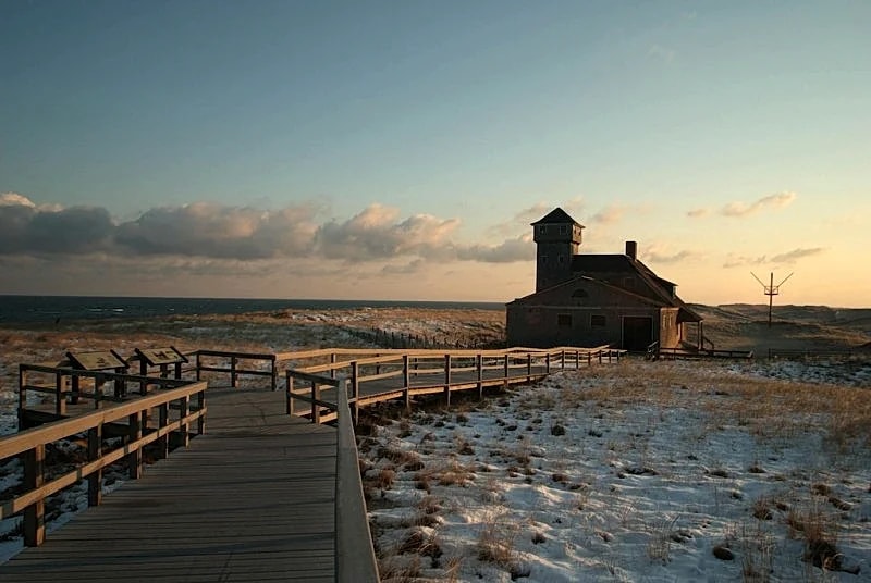 BAY VIEWS, BEACH ACROSS STREET, GREAT DEAL! in North Truro, Massachusetts, United States — photo 4