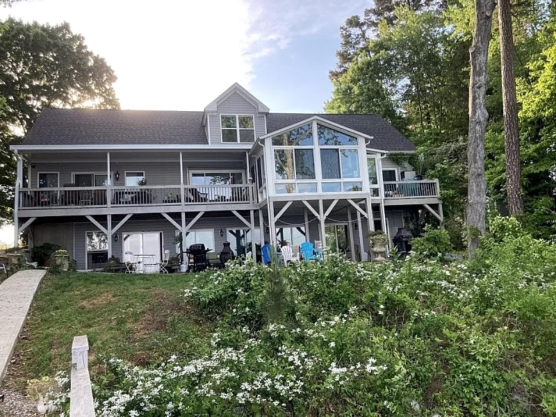 Waterfront! Lake Norman Couples Getaway - One Bedroom Apt. in Lake Norman Of Catawba, North Carolina, United States — photo 3