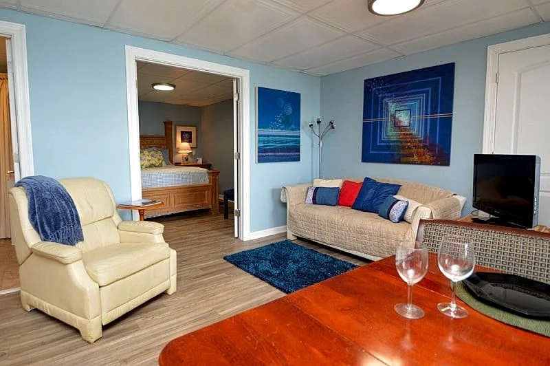 Waterfront! Lake Norman Couples Getaway - One Bedroom Apt. in Lake Norman Of Catawba, North Carolina, United States — photo 4