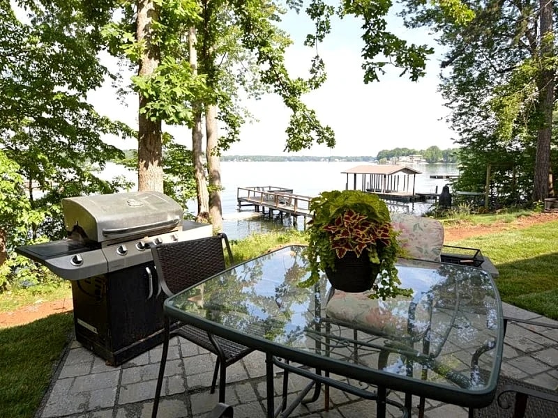 WATERFRONT! Lake Norman Vacation Rental and Corporate Housing 2 Bedrooms in Lake Norman Of Catawba, North Carolina, United States — photo 5