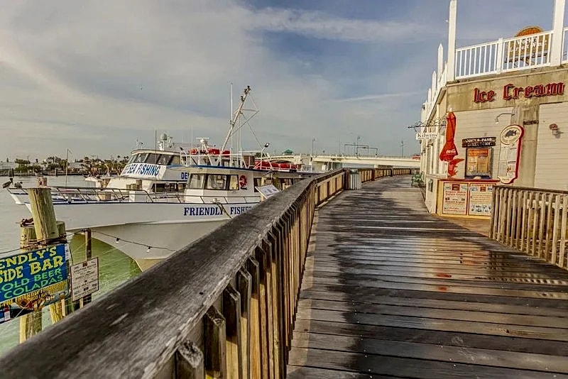 Self Check-in-out/Extra clean Across from John's Pass/view of Bridge/much more in Madeira Beach, Florida, United States — photo 3