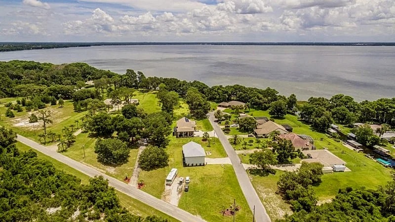 Lake front home, fish from the dock. Bring your boat (boat storage area) in Leesburg, Colorado, United States — photo 4