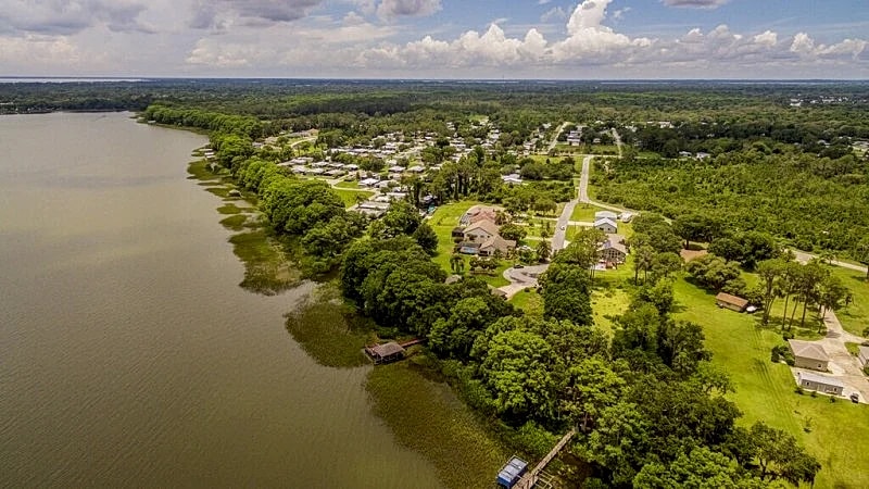 Lake front home, fish from the dock. Bring your boat (boat storage area) in Leesburg, Colorado, United States — photo 3