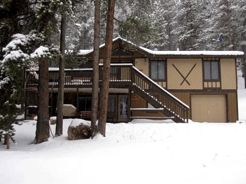 The Hulse Haus III combines both floors for families and groups of 10+ with quick access to all outdoor activities. 2 minutes to Ski Cooper. in Leadville, Colorado, United States — photo 2