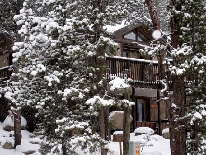 The Hulse Haus III combines both floors for families and groups of 10+ with quick access to all outdoor activities. 2 minutes to Ski Cooper. in Leadville, Colorado, United States — photo 3