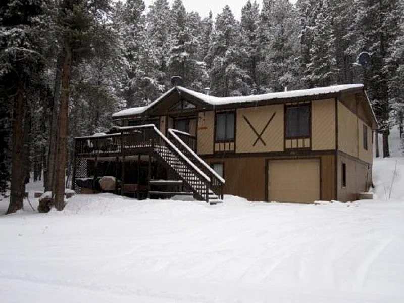 The Hulse Haus II has quick and easy access to alpine lake fishing, snowmobiling, hiking, x-country skiing, and 2 minutes to Ski Cooper