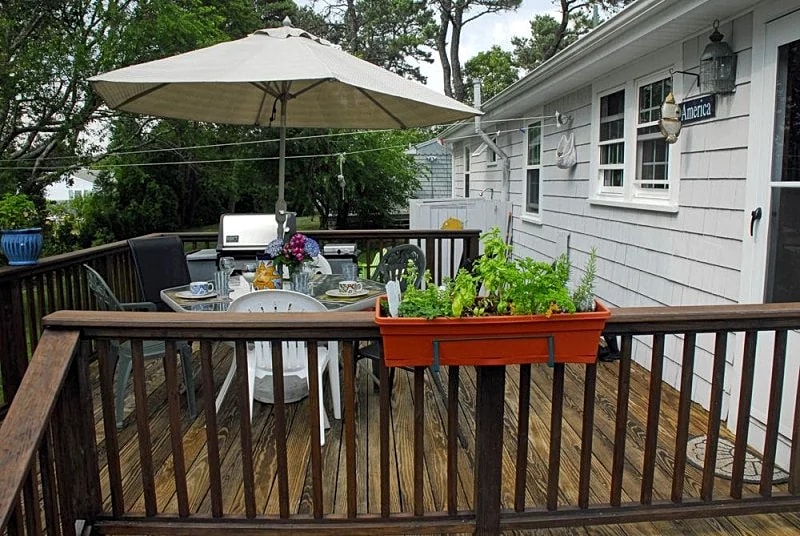 Charming Yet Spacious Cape Ranch with Central Air. in Dennisport - Cape Cod in Dennis, Massachusetts, United States — photo 2