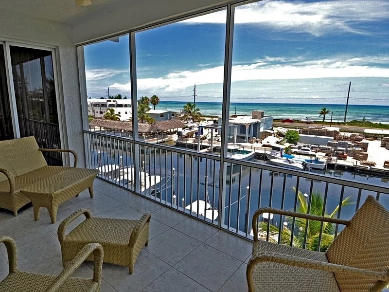 2 BDR Penthouse w/ Breathtaking Views ~ Designer Furnished ~ in Islamorada, Florida, United States — photo 3