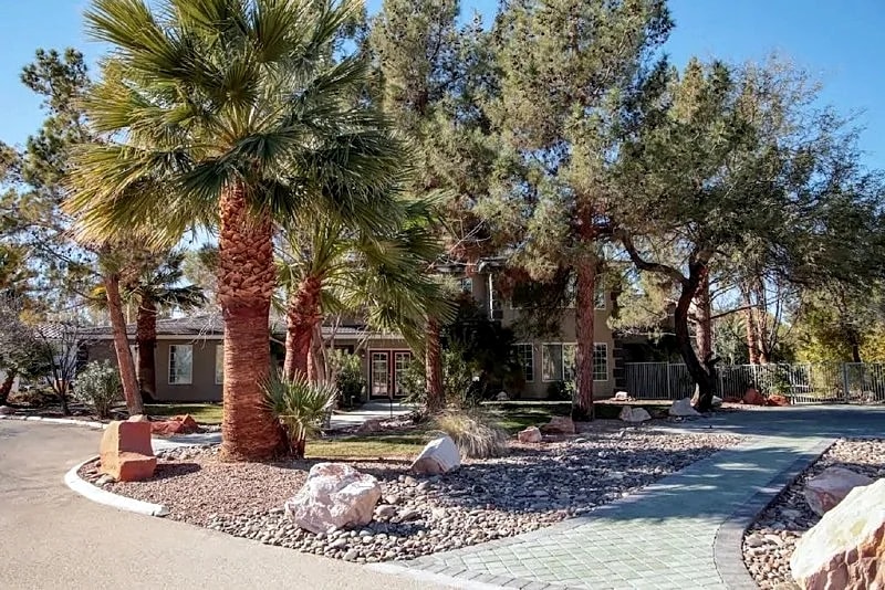 Healthy House for Sports Teams, Business Groups, Family Reunions, 26 people