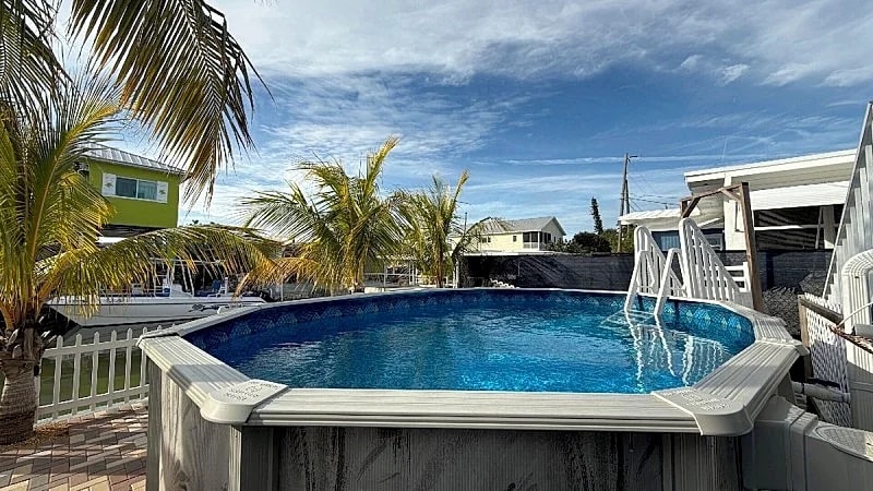 Blue Marlin 2/2 Pool home with 35` Dock Easy Access in Marathon, Florida, United States — photo 2