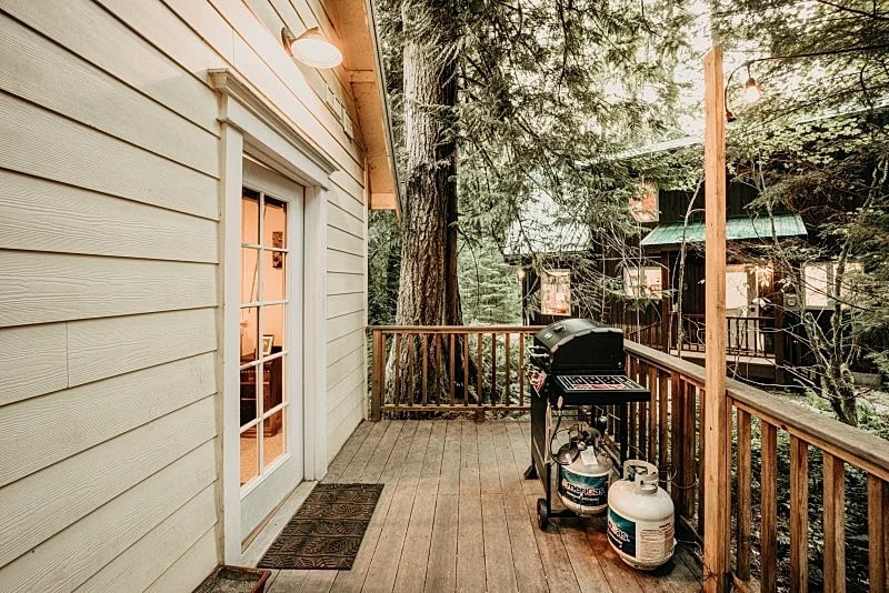 Snowline Cabin #1 - Hot Tub - WiFi - Pets Ok in Glacier, Washington, United States — photo 4