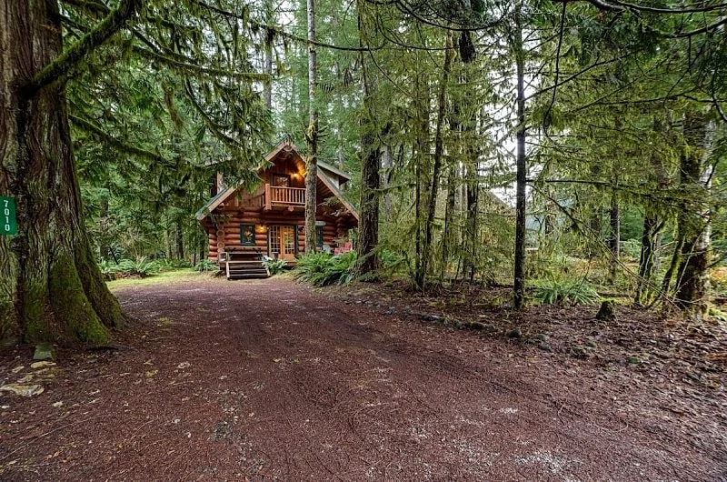 Snowline Cabin #10 - Log Cabining At Its Best. Free WI-FI!! in Deming, Washington, United States — photo 2