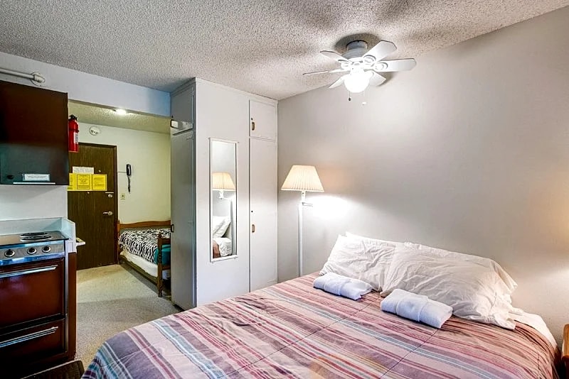 Snowline Lodge Condo #9 - Convenient - Inexpensive in Glacier, Washington, United States — photo 2