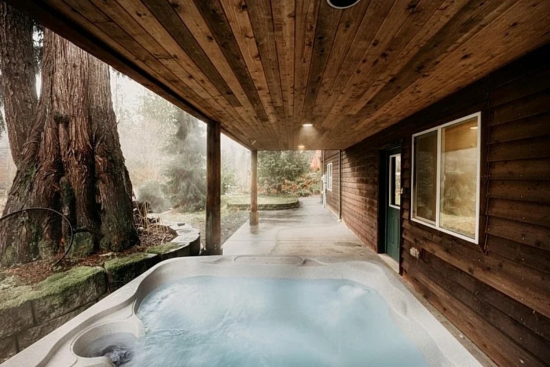 Mt. Baker Rim Cabin #77 - Hot Tub - Wi-Fi - EVC - Pets Ok - Views in Glacier, Washington, United States — photo 3