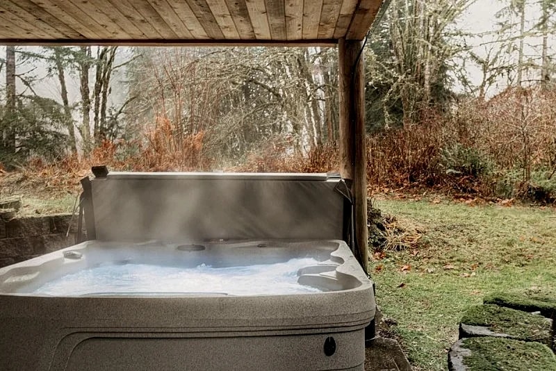 Mt. Baker Rim Cabin #77 - Hot Tub - Wi-Fi - EVC - Pets Ok - Views in Glacier, Washington, United States — photo 2