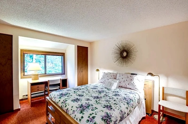 Snowater Condo #85 - Fireplace - 2-Story Sleeps 4 in Deming, Washington, United States — photo 4