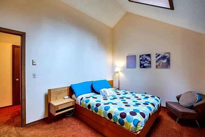 Snowater Condo #85 - Fireplace - 2-Story Sleeps 4 in Deming, Washington, United States — photo 2