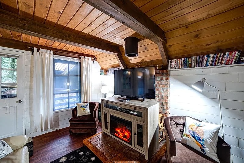 86SL - Rustic - Pets Ok - BBQ - Sleeps 5 in Deming, Washington, United States — photo 3