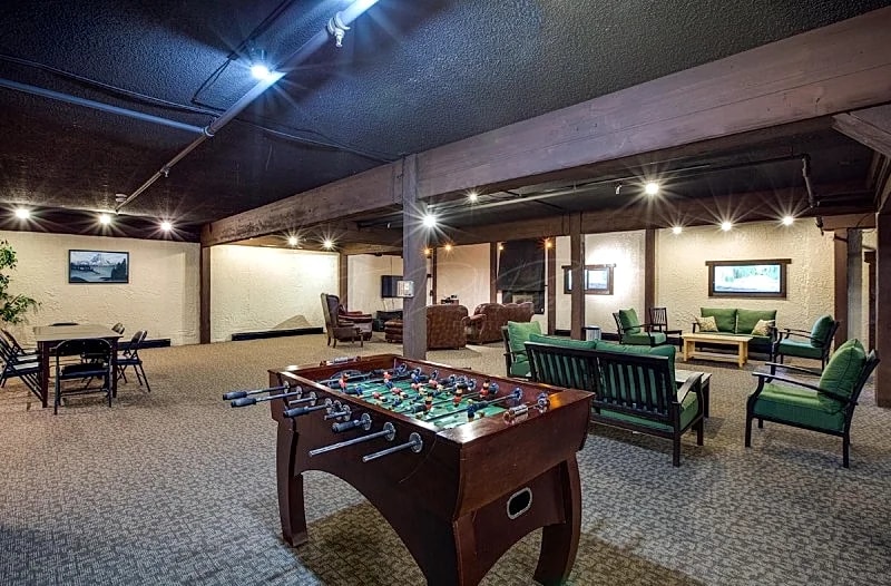 Snowline Lodge Condo #94 - Free Wi-Fi - Fireplace in Glacier, Washington, United States — photo 4