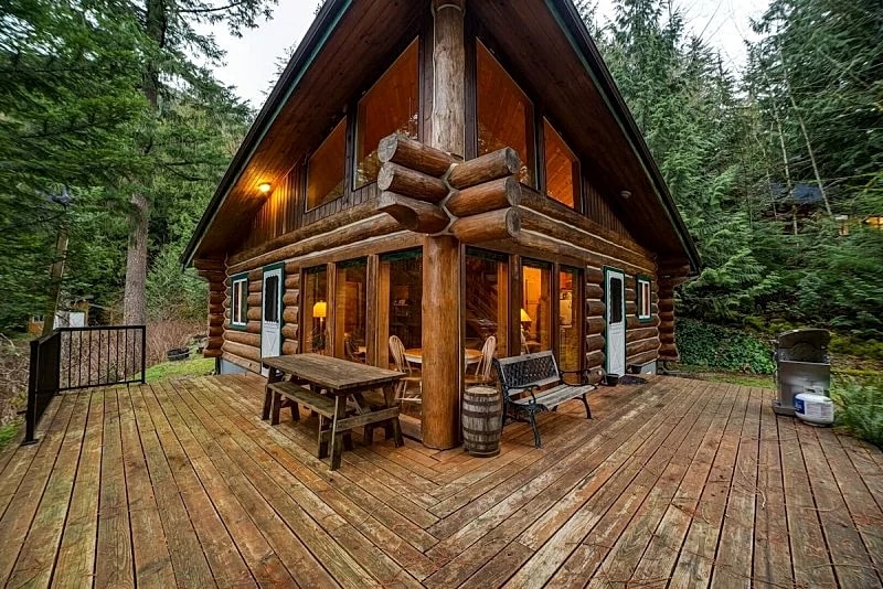 97MF - Lakeside - Dock - BBQ - Pets Ok - Sleeps 6 in Maple Falls, Washington, United States — photo 2