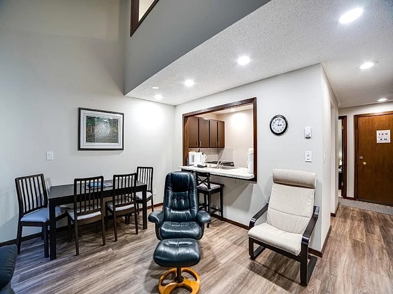 Snowater Condo #68 - Wi-Fi - Dishwasher - Sleeps 4 in Glacier, Washington, United States — photo 5