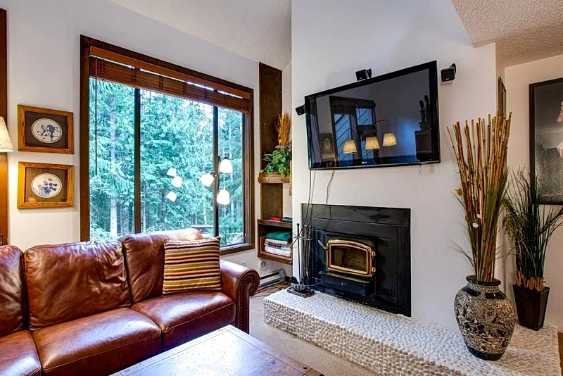 Snowater Condo #31 - Fireplace - WiFi - Sleeps 4 in Glacier, Washington, United States — photo 2