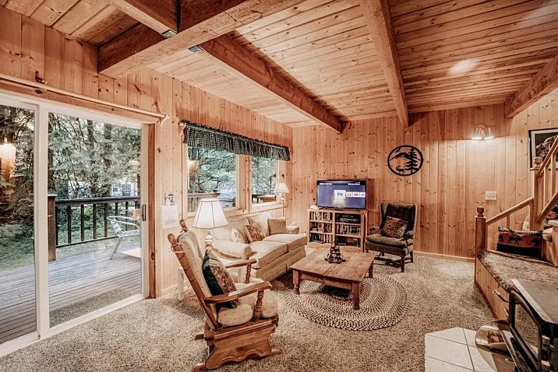 Mt. Baker Rim Cabin #32 - Pets Ok - Wood Stove in Deming, Washington, United States — photo 3