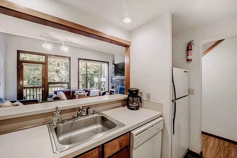 Snowater Condo #55 - Wood Stove - Wi-Fi - W/D in Glacier, Washington, United States — photo 5