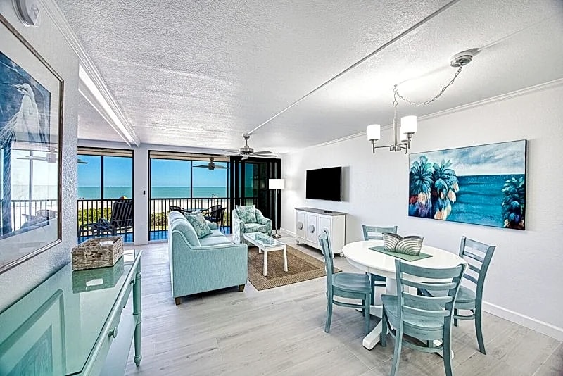 1 BR Gulf Front Sanibel Condo - 25 Steps to the the Beach in Sanibel, Florida, United States — photo 3