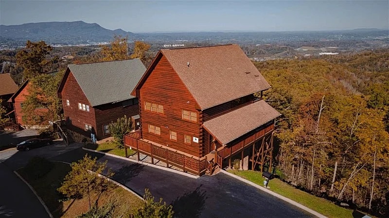 Almost Perfect (2 BR) in Sevierville, Tennessee, United States — photo 2
