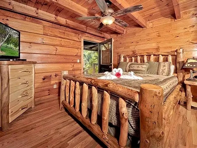 Bearly Rustic – Country Pines Resort (2 BR)