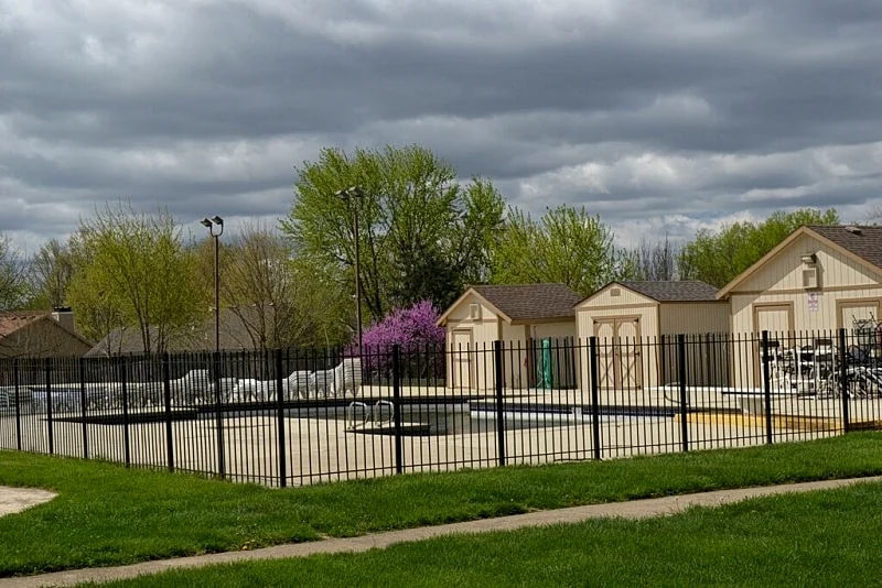 One Bedroom Town Home In Kansas City, Missouri in Kansas City, Missouri, United States — photo 2