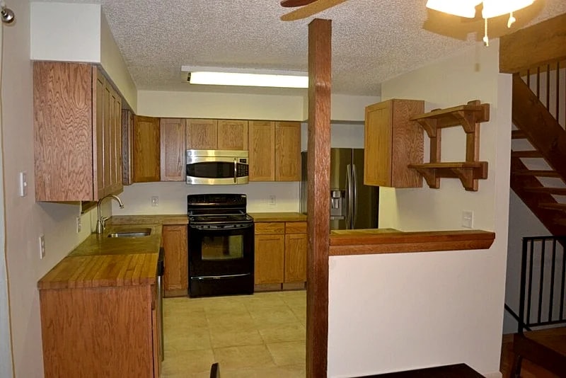 One Bedroom Town Home In Kansas City, Missouri in Kansas City, Missouri, United States — photo 5