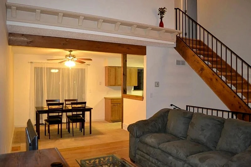 One Bedroom Town Home In Kansas City, Missouri in Kansas City, Missouri, United States — photo 4