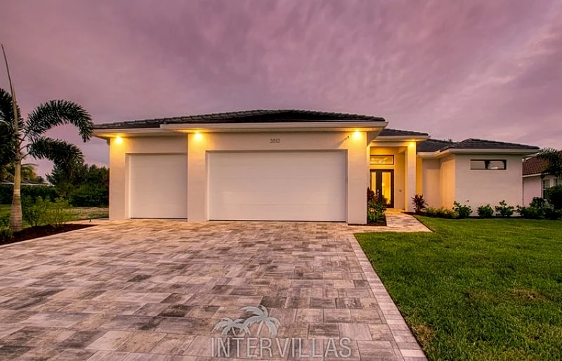 Cape Coral Vacation Homes | Villa Cayman in Cape Coral, Florida, United States — photo 2